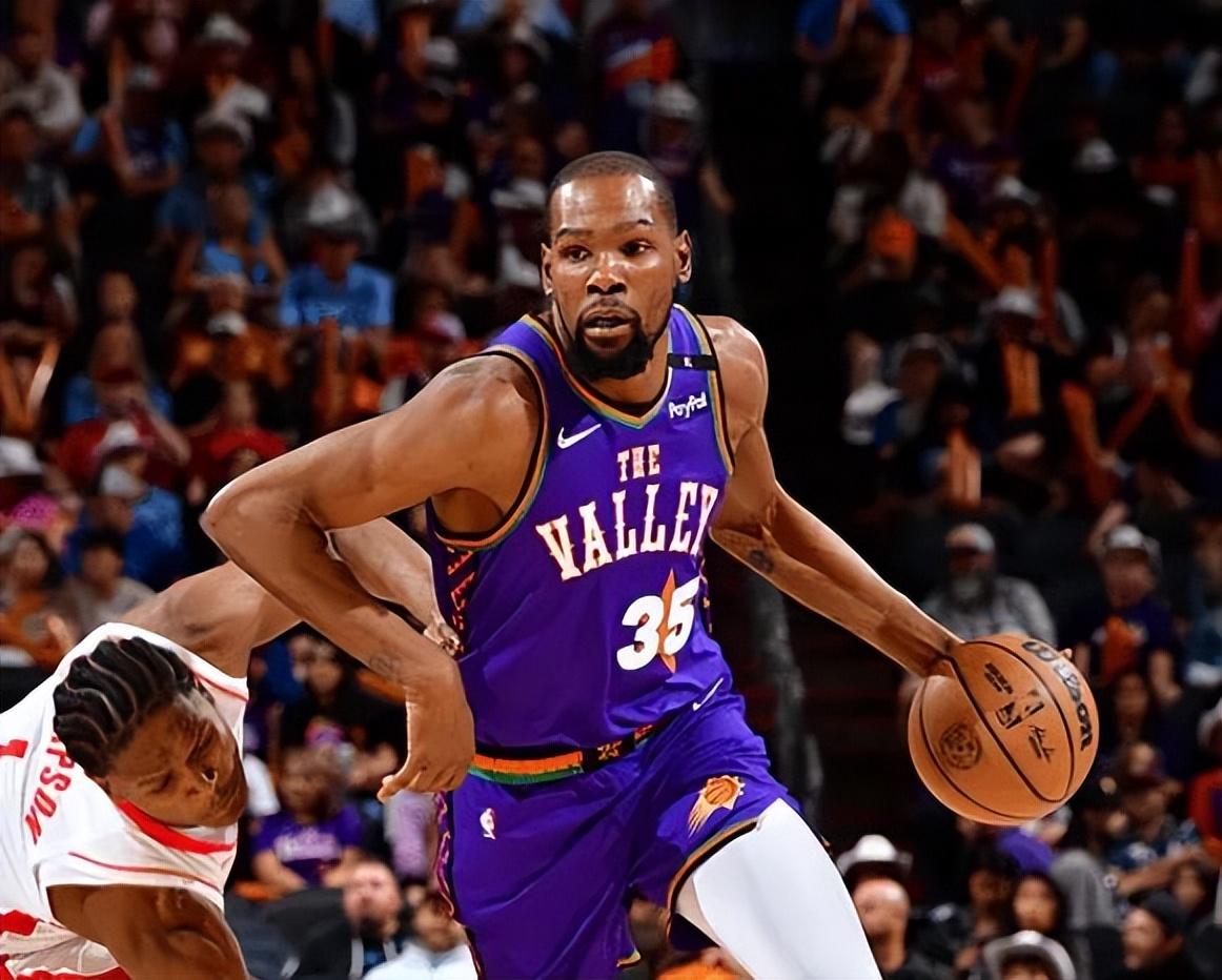 九游体育- 战术调整首场状态出色，巴塞罗那观众沸腾！，杜兰特重返赛场引发球迷热议