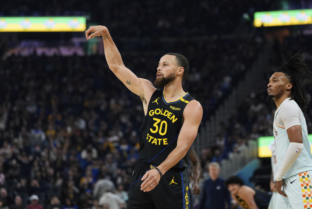  库里成为队史助攻王 