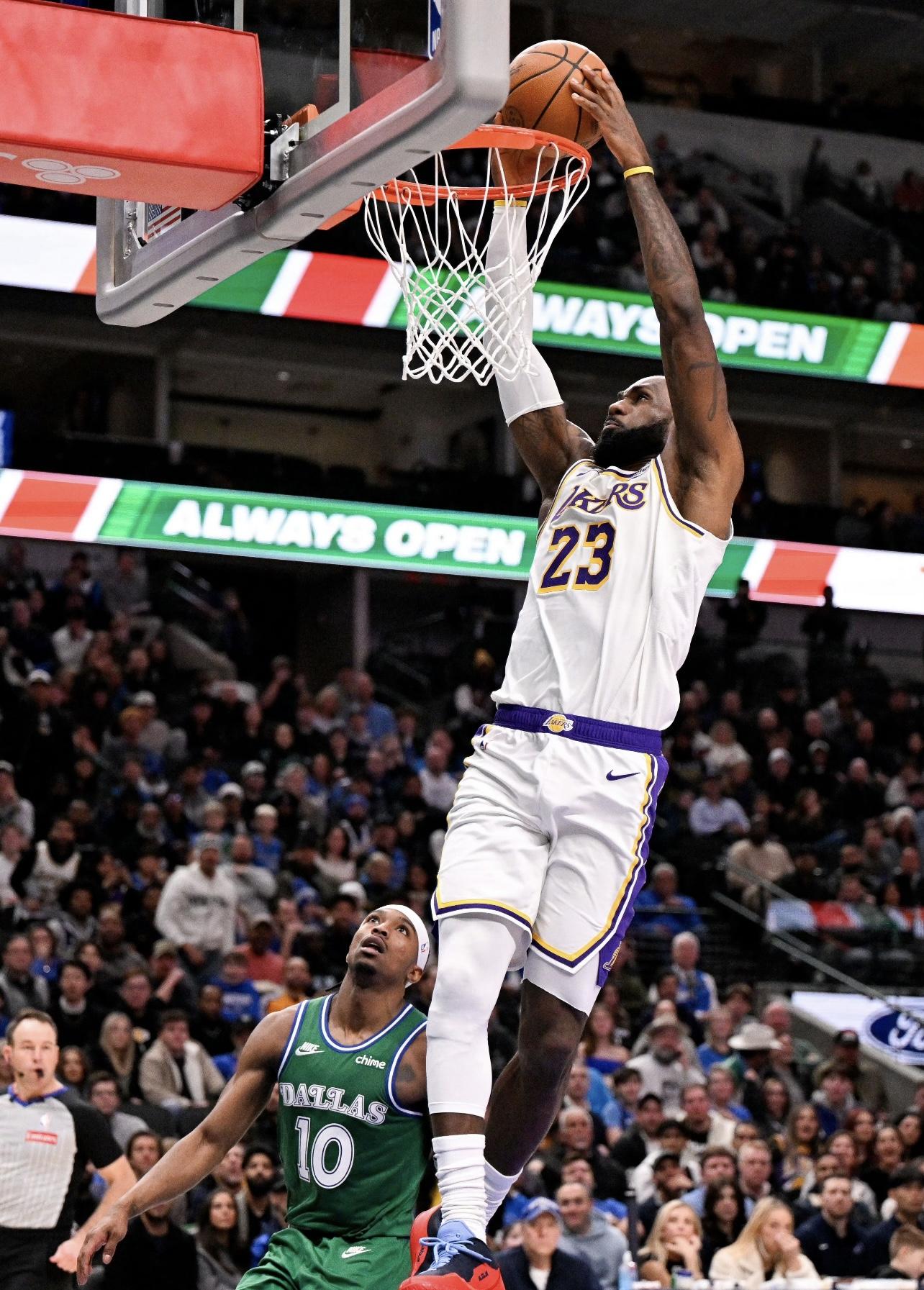 詹姆斯在独行侠比赛中战术调整,回归赛场引发热议!的简单介绍 詹姆斯在独行侠比赛中战术调整,回归赛场引发热议!的简单介绍